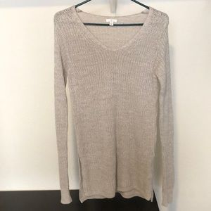 Light gray tunic sweater with suits on sides